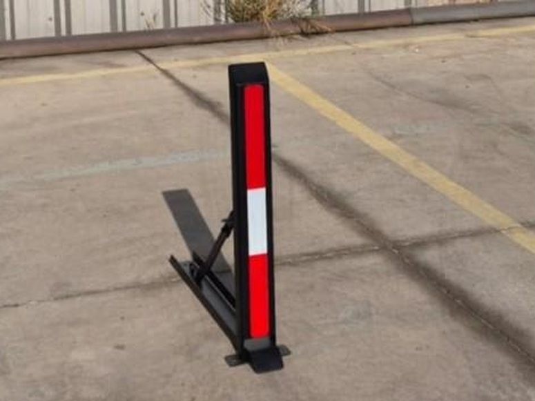 Guarda-parking abatible