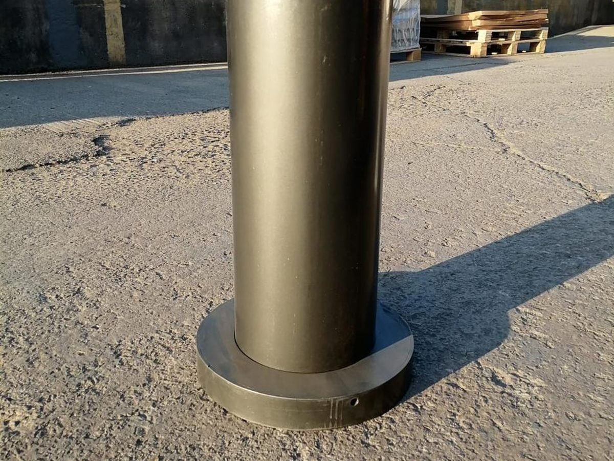 Pilones Segregadores con Embellecedor